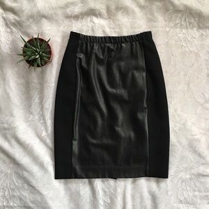 Aritzia | faux leather skirt, US 0